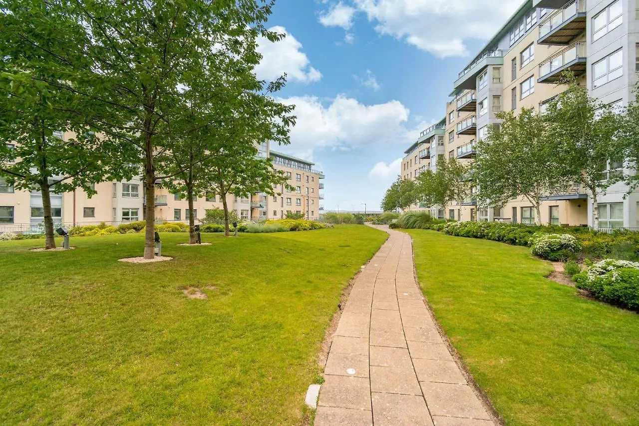 The Amazing Portland Gardens Beside Ocean Terminal Apartment Edinburgh